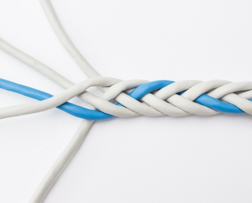 Foto: Fünf Kabel in einer Art Zopf geflochten